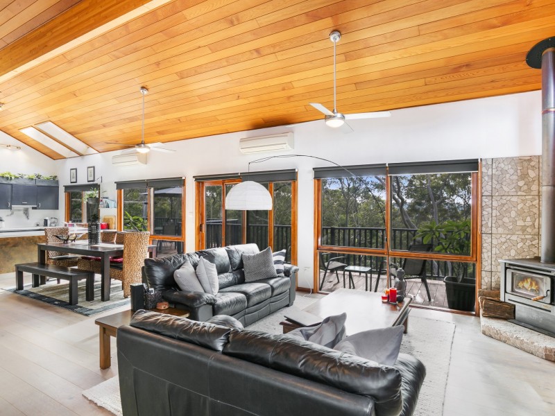 8 Robertson Road, Valentine NSW 2280