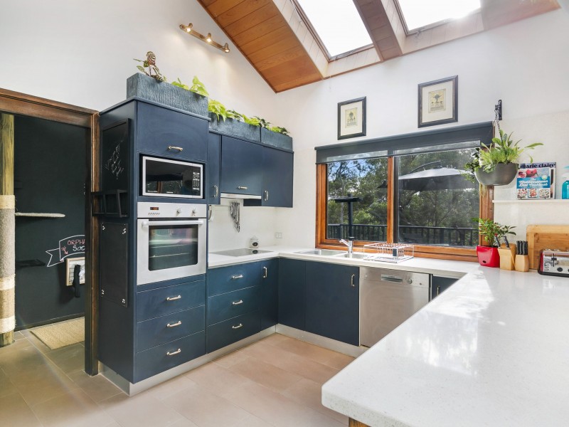 8 Robertson Road, Valentine NSW 2280