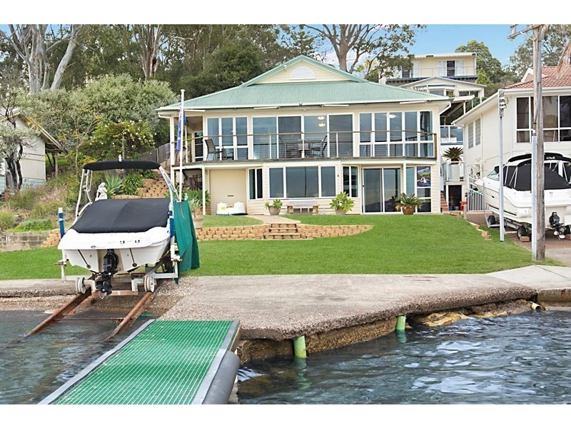 8 Yaringa Lane, Carey Bay NSW 2283
