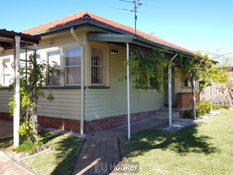 2 Fourth Street, Booragul NSW 2284