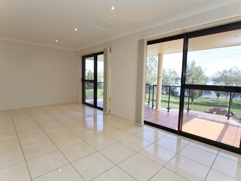 516 The Esplanade, Warners Bay NSW 2282