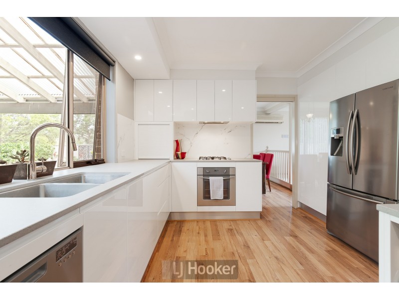 11 Bampton Close, Lakelands NSW 2282