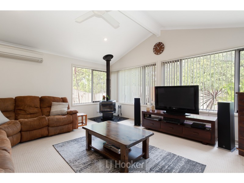 11 Bampton Close, Lakelands NSW 2282