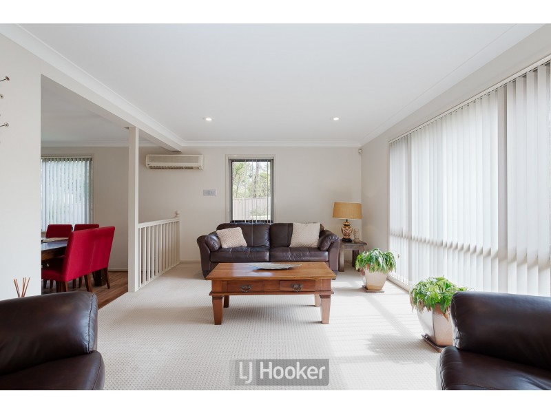 11 Bampton Close, Lakelands NSW 2282