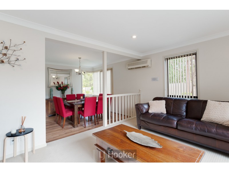 11 Bampton Close, Lakelands NSW 2282