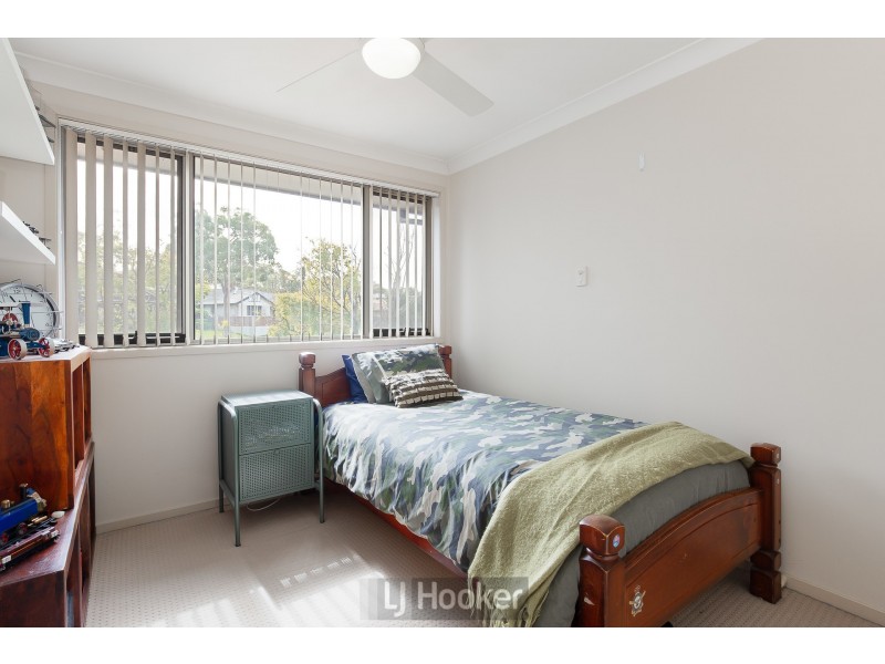 11 Bampton Close, Lakelands NSW 2282