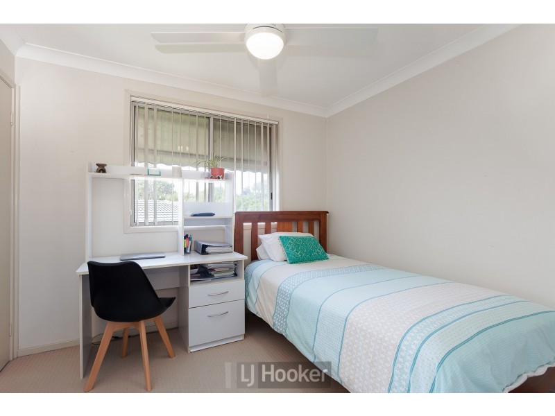 11 Bampton Close, Lakelands NSW 2282