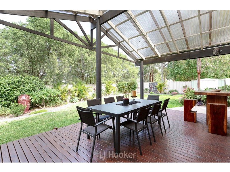 11 Bampton Close, Lakelands NSW 2282