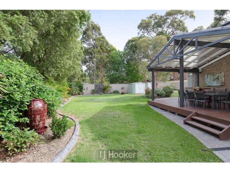 11 Bampton Close, Lakelands NSW 2282