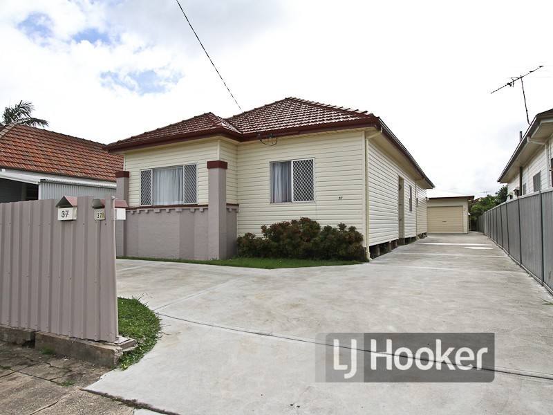 37 Baker Street, Mayfield NSW 2304