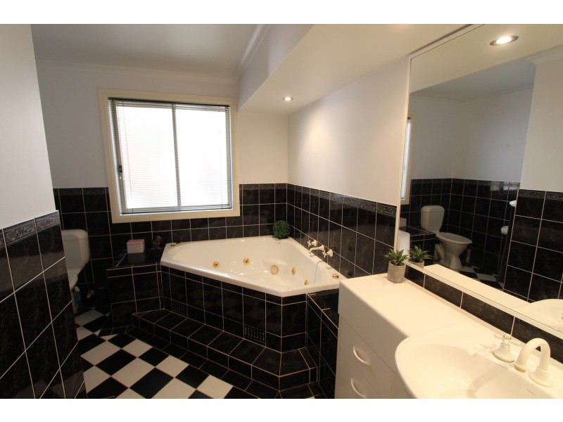 115 Regal Way, Valentine NSW 2280