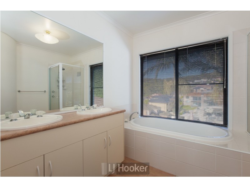 24 Desreaux Close, Eleebana NSW 2282