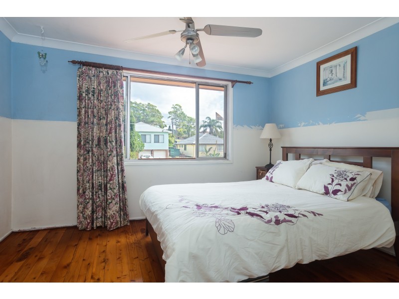 4 Ford Avenue, Mount Hutton NSW 2290