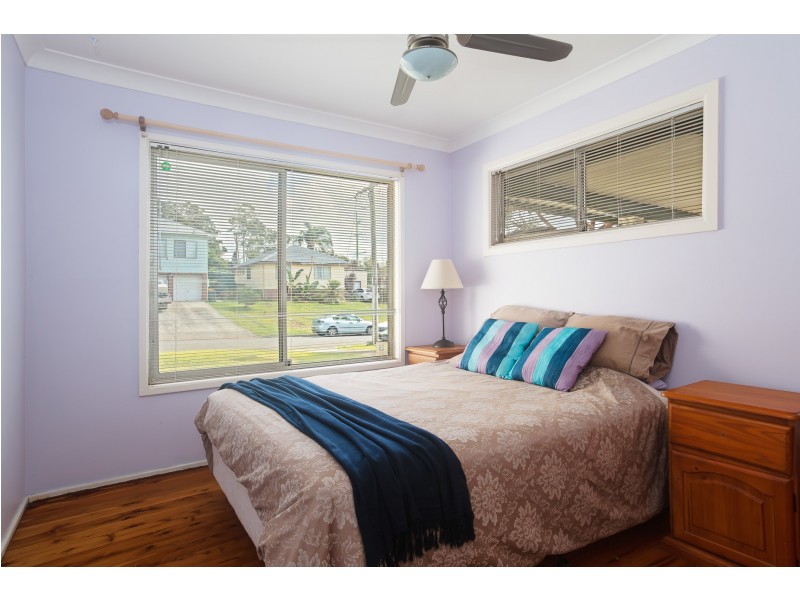 4 Ford Avenue, Mount Hutton NSW 2290