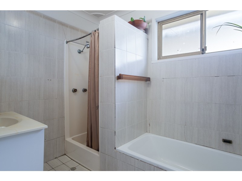 4 Ford Avenue, Mount Hutton NSW 2290