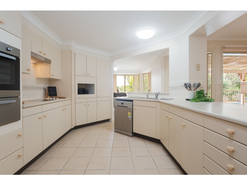 6 Colton Crescent, Lakelands NSW 2282