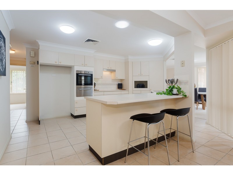 6 Colton Crescent, Lakelands NSW 2282