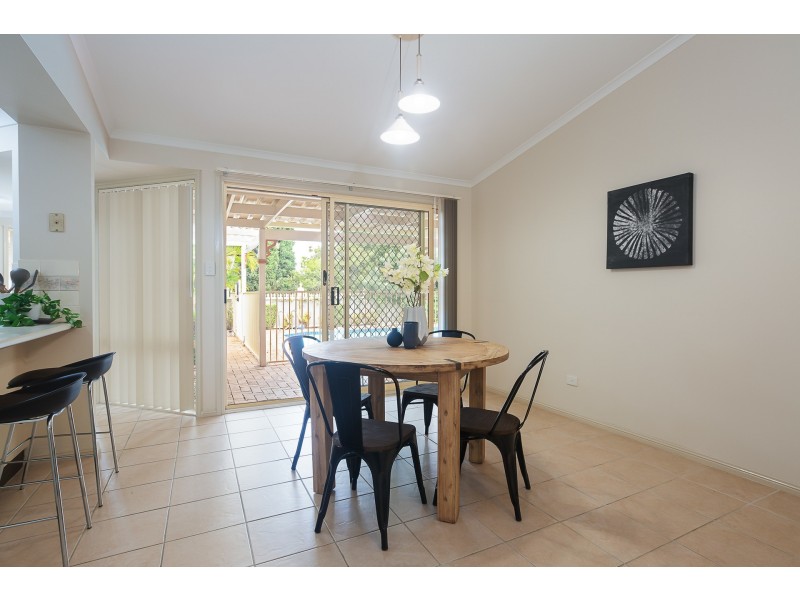 6 Colton Crescent, Lakelands NSW 2282