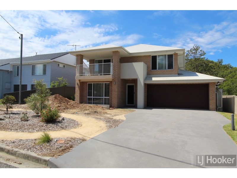 2 Gregory Parade, Warners Bay NSW 2282
