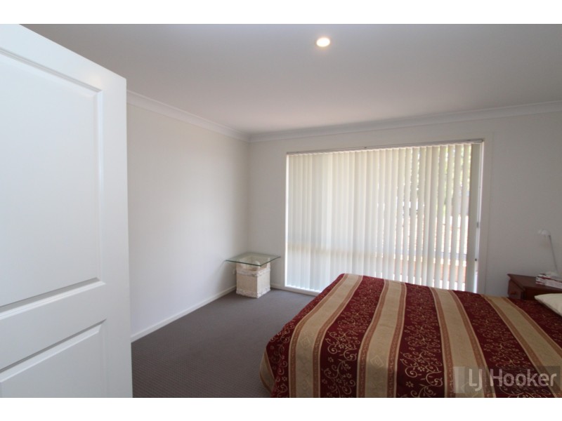 2 Gregory Parade, Warners Bay NSW 2282