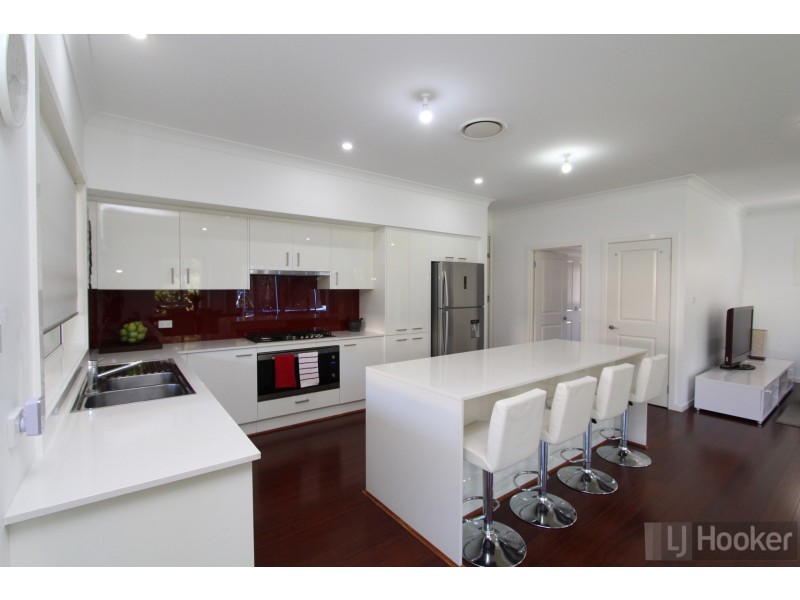 2 Gregory Parade, Warners Bay NSW 2282