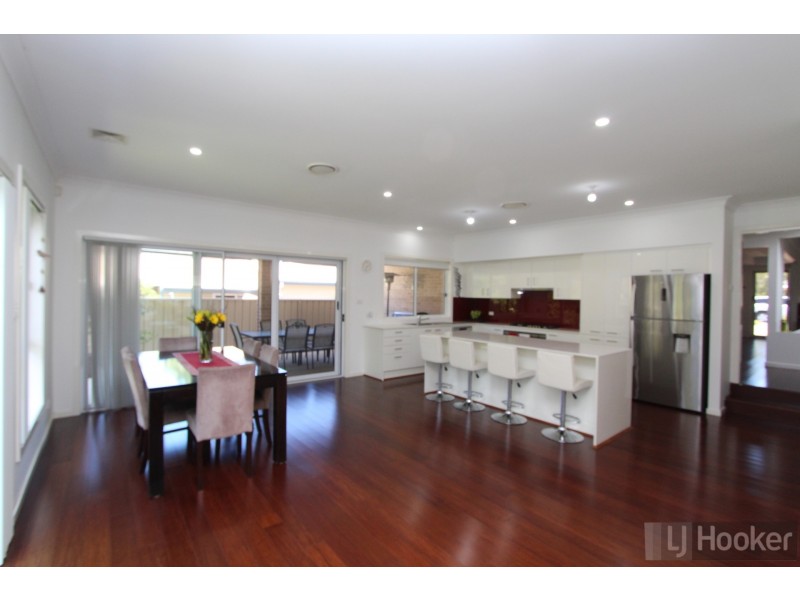 2 Gregory Parade, Warners Bay NSW 2282