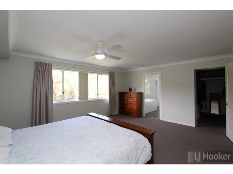 2 Gregory Parade, Warners Bay NSW 2282