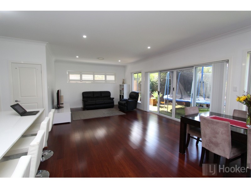 2 Gregory Parade, Warners Bay NSW 2282