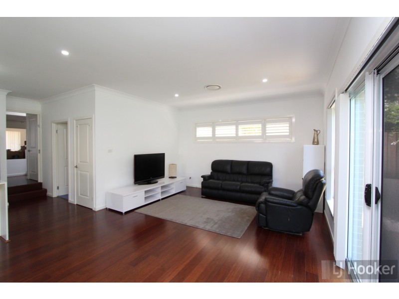 2 Gregory Parade, Warners Bay NSW 2282