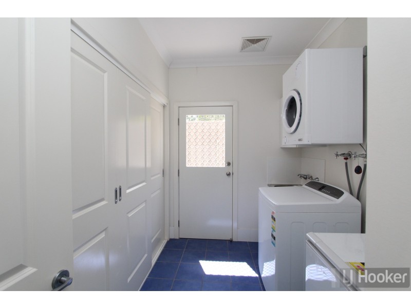 2 Gregory Parade, Warners Bay NSW 2282
