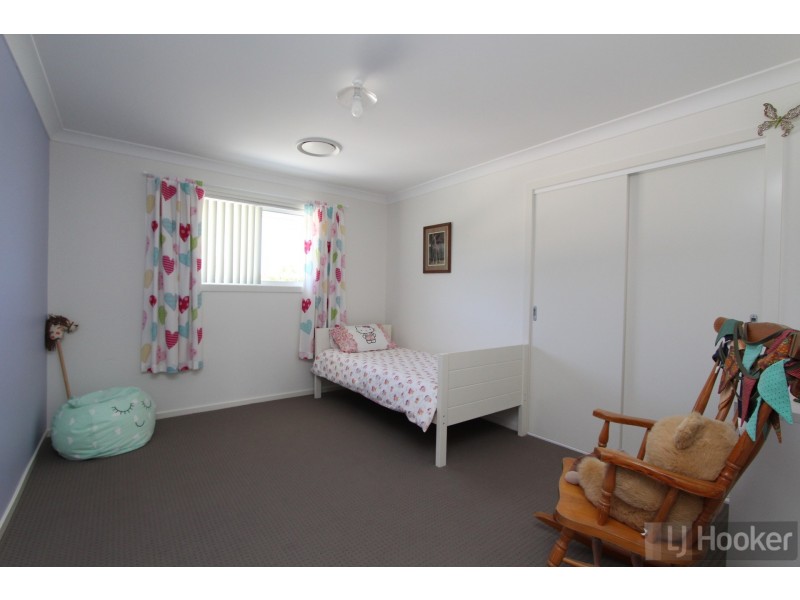 2 Gregory Parade, Warners Bay NSW 2282