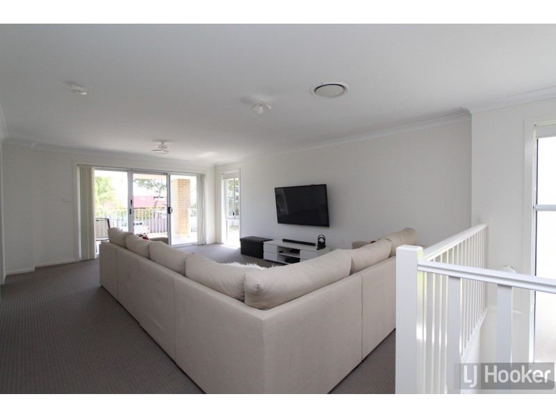 2 Gregory Parade, Warners Bay NSW 2282