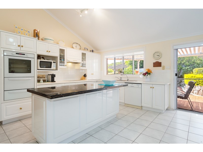 10 Spinnaker Ridge Way, Belmont NSW 2280
