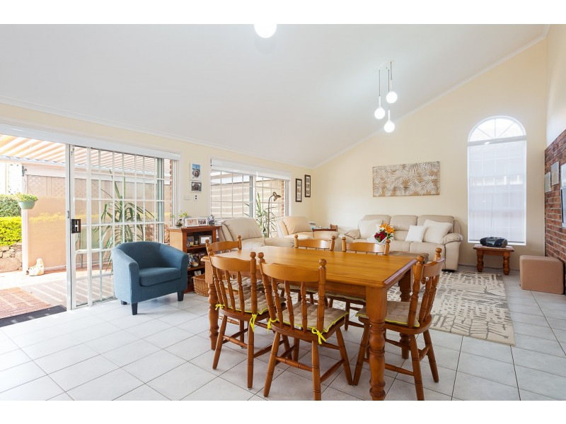 10 Spinnaker Ridge Way, Belmont NSW 2280