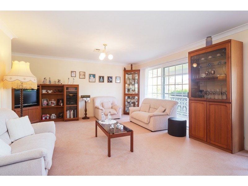 10 Spinnaker Ridge Way, Belmont NSW 2280