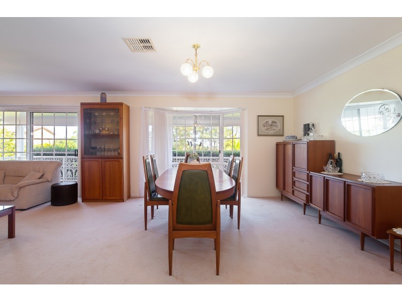 10 Spinnaker Ridge Way, Belmont NSW 2280
