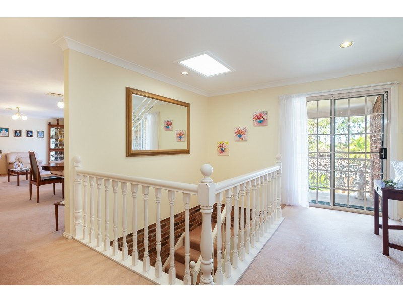 10 Spinnaker Ridge Way, Belmont NSW 2280