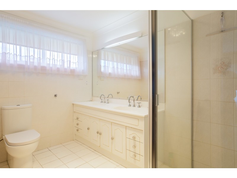 10 Spinnaker Ridge Way, Belmont NSW 2280