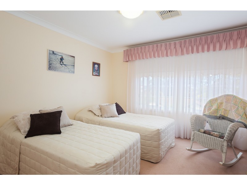 10 Spinnaker Ridge Way, Belmont NSW 2280