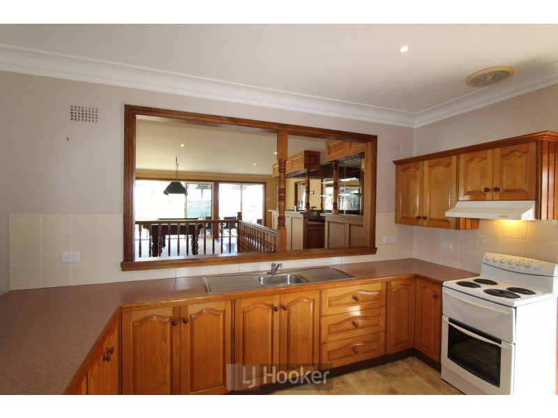 34 Middle Point Road, Bolton Point NSW 2283
