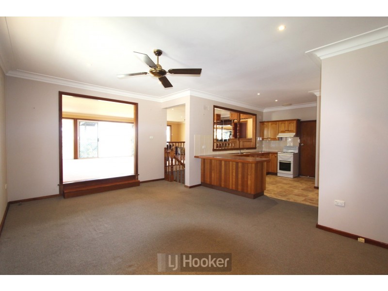 34 Middle Point Road, Bolton Point NSW 2283