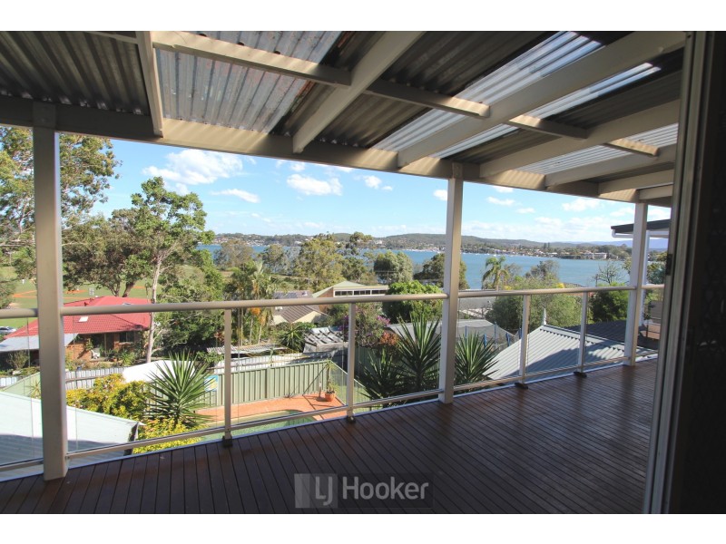 34 Middle Point Road, Bolton Point NSW 2283