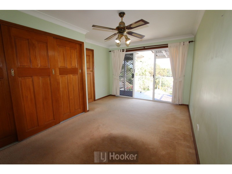 34 Middle Point Road, Bolton Point NSW 2283