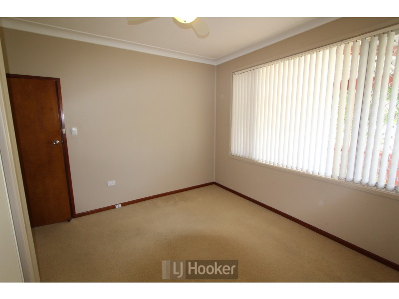 34 Middle Point Road, Bolton Point NSW 2283