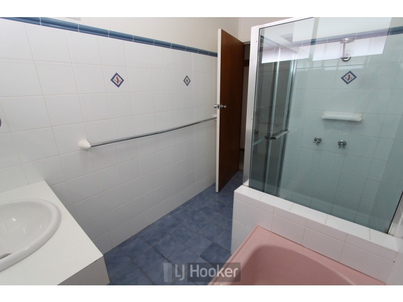 34 Middle Point Road, Bolton Point NSW 2283