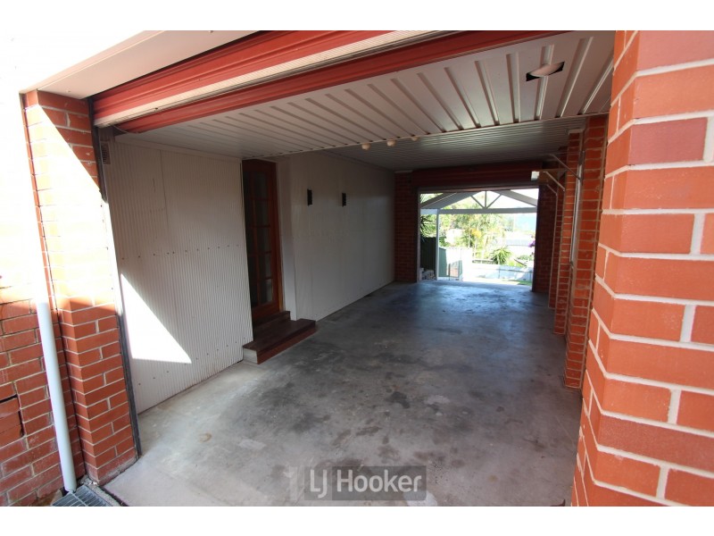 34 Middle Point Road, Bolton Point NSW 2283