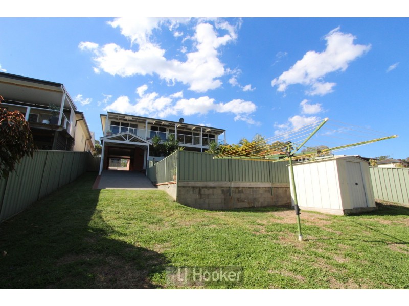 34 Middle Point Road, Bolton Point NSW 2283