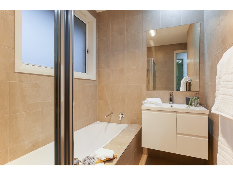 18 Olsen Crescent, Warners Bay NSW 2282