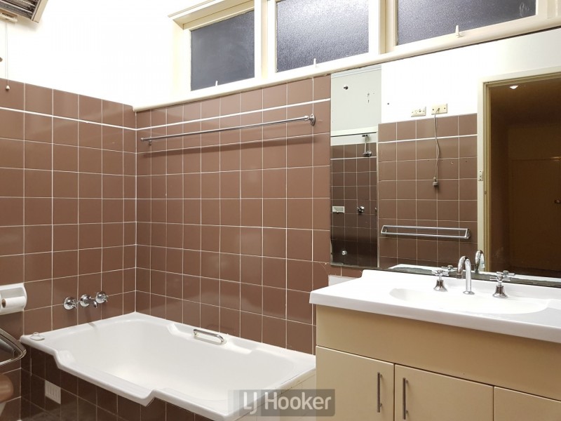 241 Lake Road, Glendale NSW 2285
