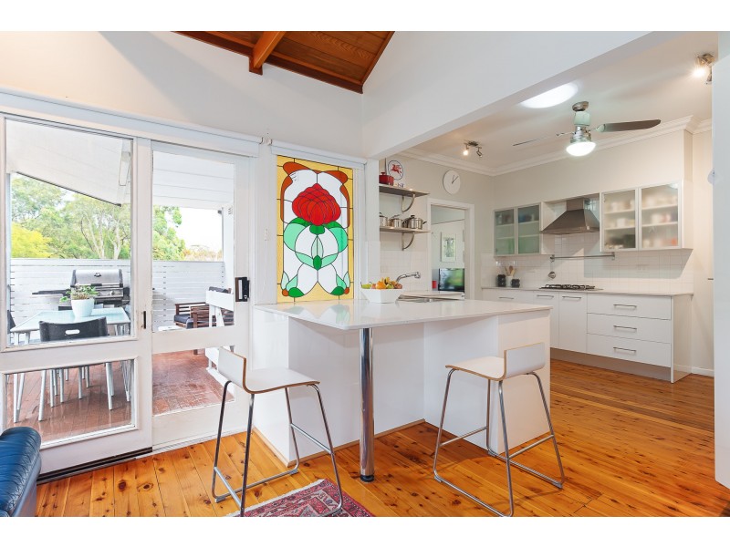 16 Victoria Crescent, New Lambton Heights NSW 2305